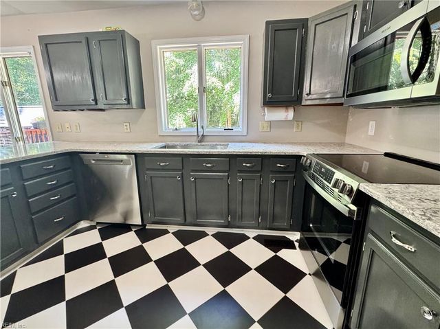 6 Foxcroft RD, Williamsburg, VA 23188