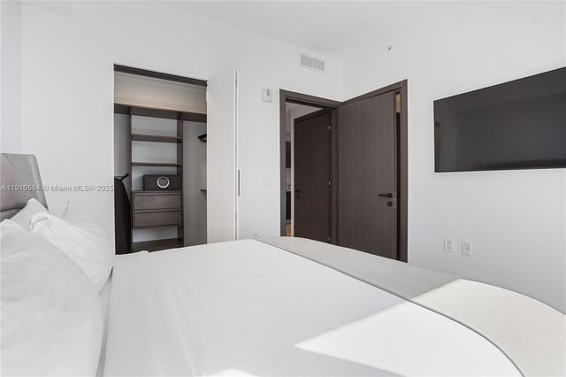 398 NE 5th St 1811, Miami, FL 33132