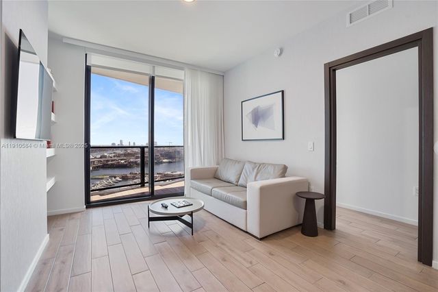 398 NE 5th St 1811, Miami, FL 33132