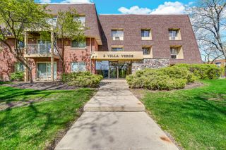 2 VILLA VERDE Drive 320, Buffalo Grove, IL 60089