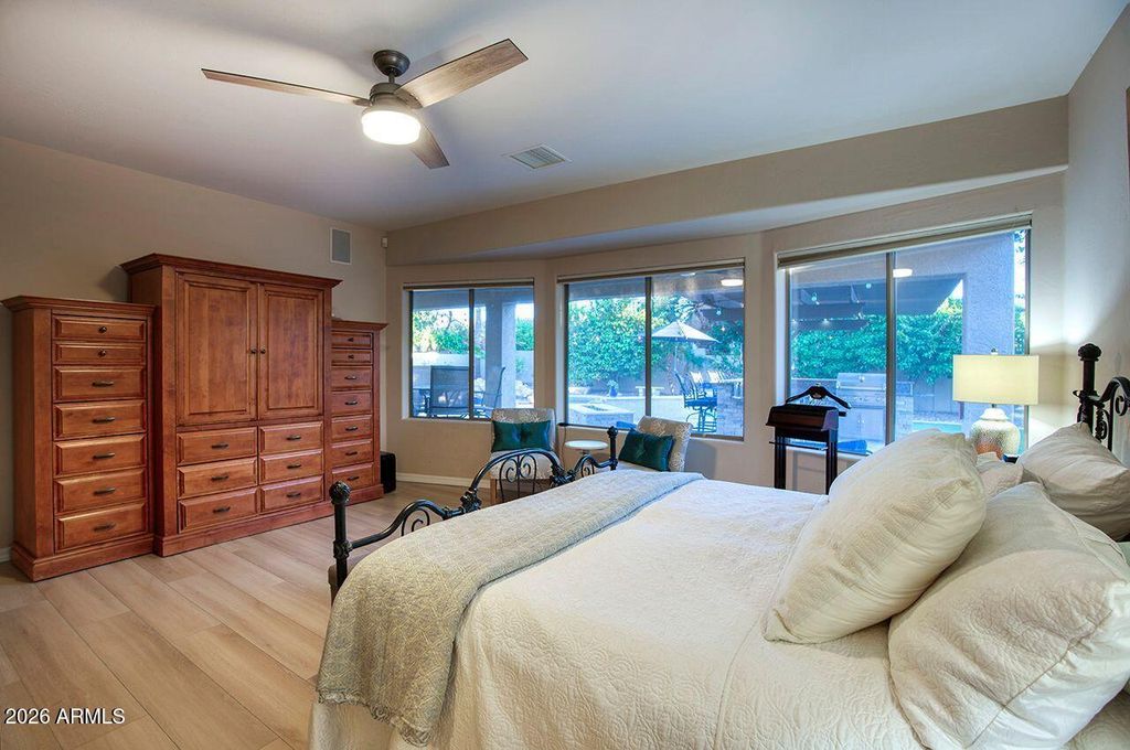 Image 12 of property listing at 5917 E DANBURY Road E, Scottsdale, AZ 85254
