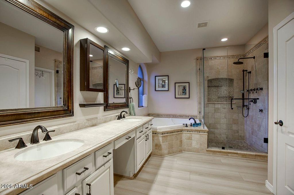 Image 14 of property listing at 5917 E DANBURY Road E, Scottsdale, AZ 85254
