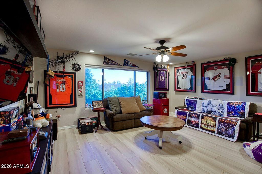 Image 18 of property listing at 5917 E DANBURY Road E, Scottsdale, AZ 85254
