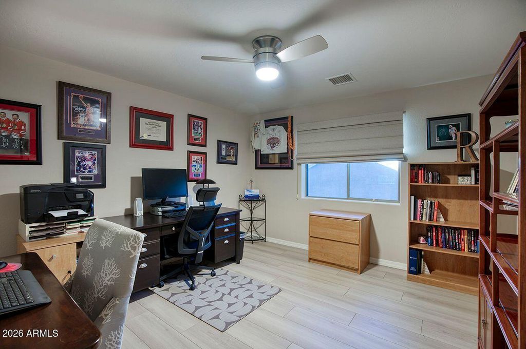 Image 19 of property listing at 5917 E DANBURY Road E, Scottsdale, AZ 85254