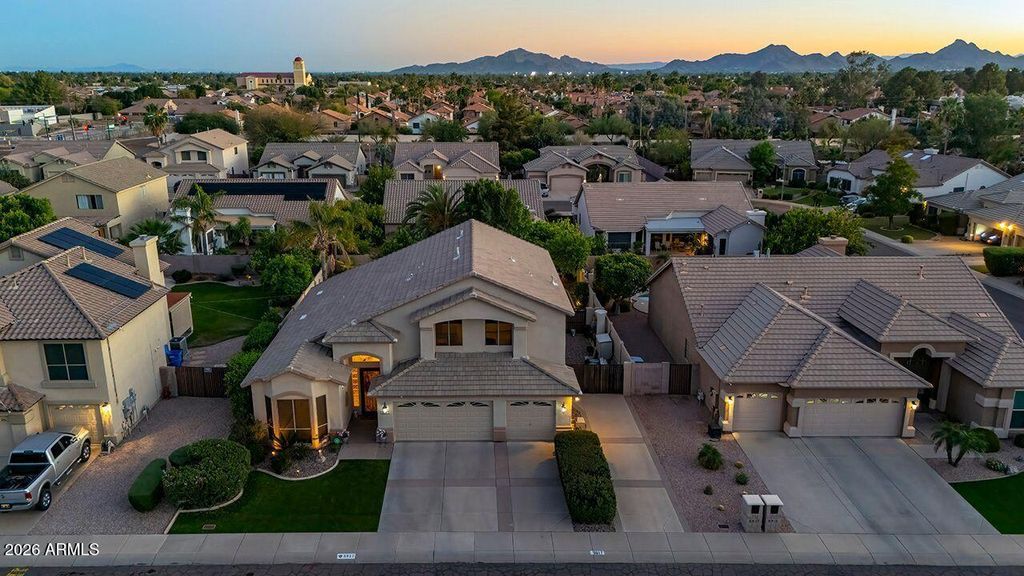 Image 2 of property listing at 5917 E DANBURY Road E, Scottsdale, AZ 85254