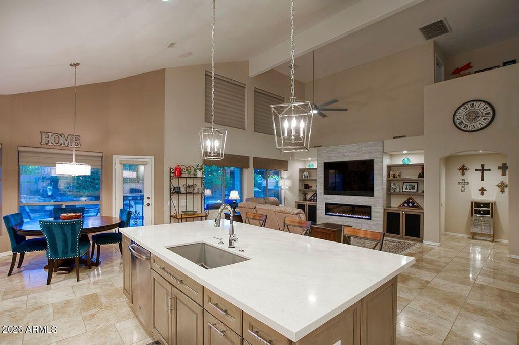Image 6 of property listing at 5917 E DANBURY Road E, Scottsdale, AZ 85254
