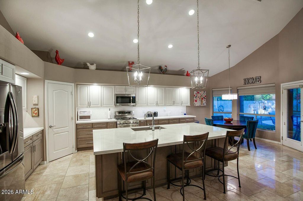 Image 7 of property listing at 5917 E DANBURY Road E, Scottsdale, AZ 85254