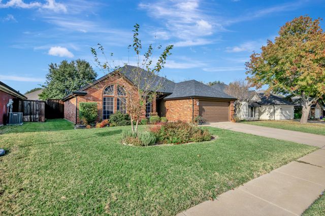 1084 Westgrove Drive, Saginaw, TX 76179