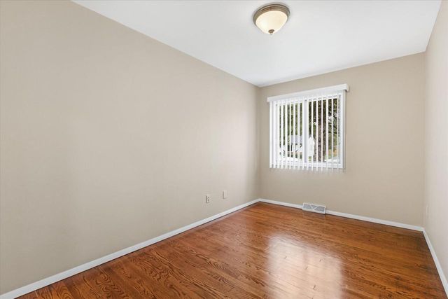 6902 Brian DRIVE, Racine, WI 53402