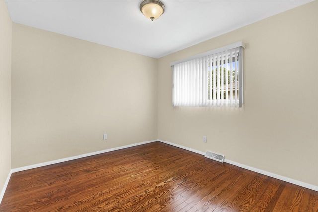 6902 Brian DRIVE, Racine, WI 53402