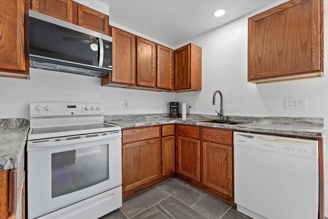 6902 Brian DRIVE, Racine, WI 53402