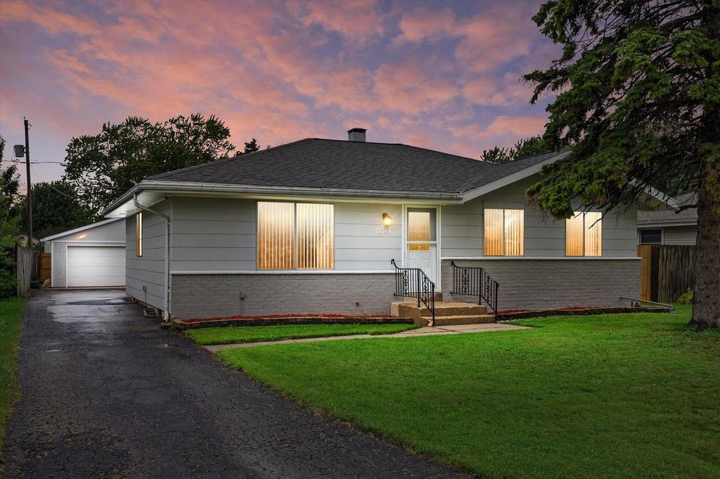 6902 Brian DRIVE, Racine, WI 53402