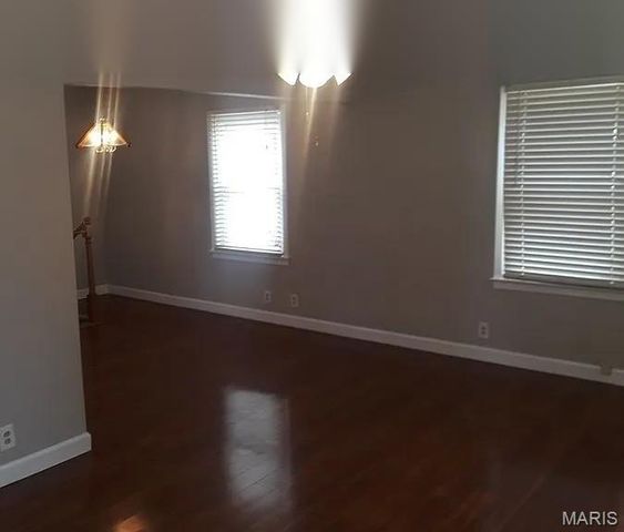 9116 Darnell Place, St Louis, MO 63136