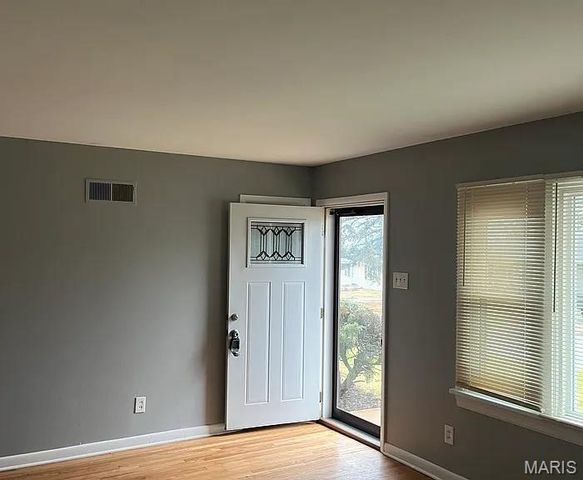 9116 Darnell Place, St Louis, MO 63136