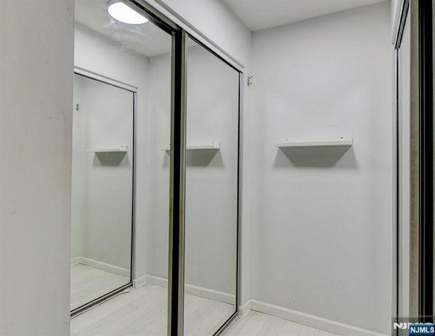 727 Mainsail Lane 727, Secaucus, NJ 07094