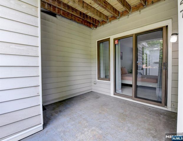 727 Mainsail Lane 727, Secaucus, NJ 07094