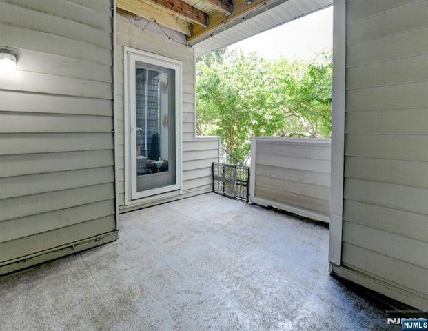 727 Mainsail Lane 727, Secaucus, NJ 07094