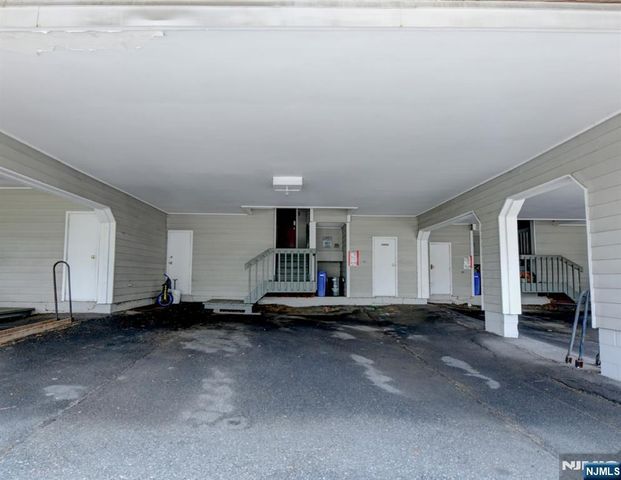 727 Mainsail Lane 727, Secaucus, NJ 07094