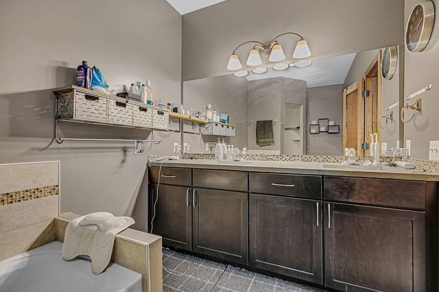 2818 337th Lane NW, Cambridge, MN 55008