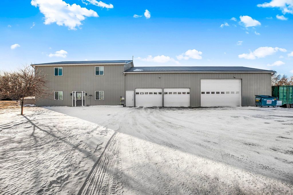 2818 337th Lane NW, Cambridge, MN 55008