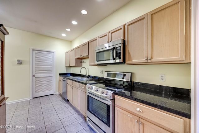 10502 Vining Pl APT 201, Louisville, KY 40241