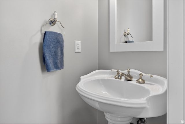 2487 W LUSTERPOINTE LN, West Jordan, UT 84088