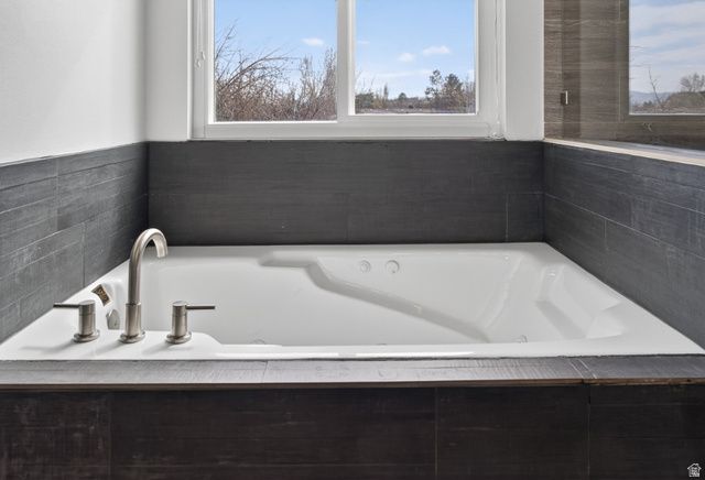 2487 W LUSTERPOINTE LN, West Jordan, UT 84088