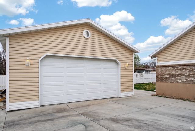 2487 W LUSTERPOINTE LN, West Jordan, UT 84088