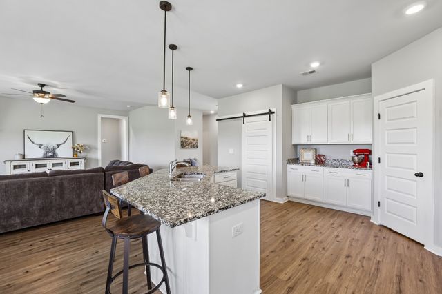 731 N Main St, Morrison, TN 37357