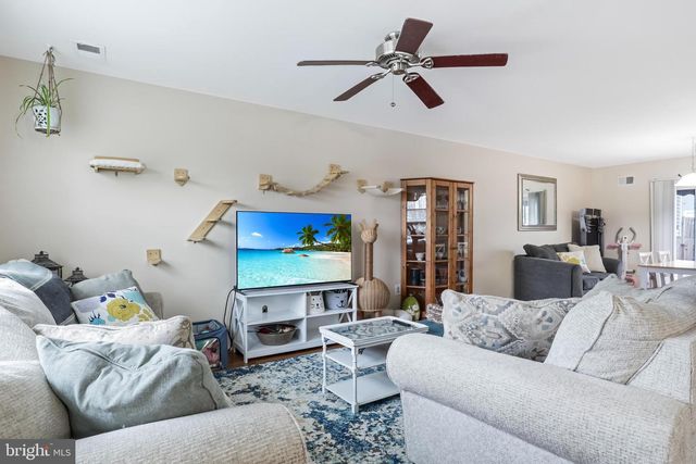 20 BERKSHIRE CT, Bordentown, NJ 08505