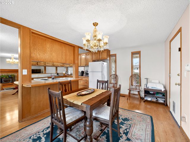 389 Se Palmblad Dr, Gresham, OR 97080