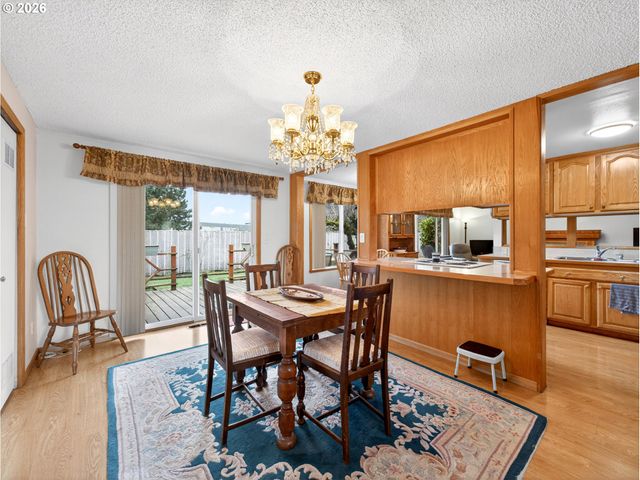 389 Se Palmblad Dr, Gresham, OR 97080