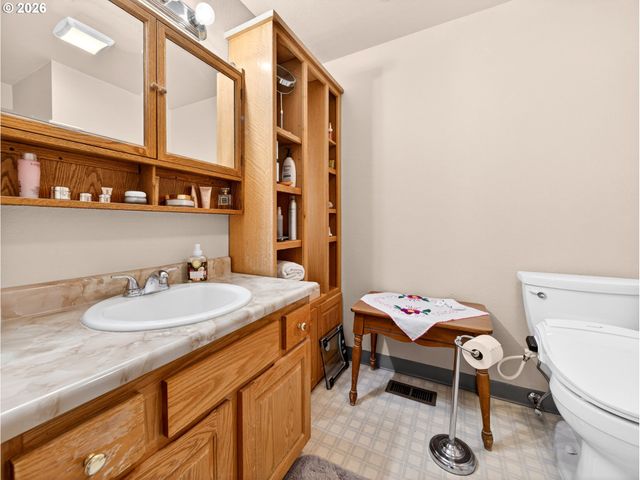 389 Se Palmblad Dr, Gresham, OR 97080