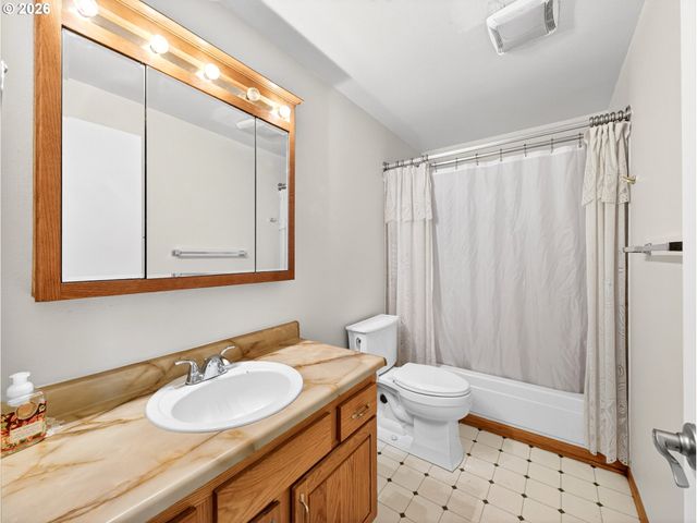 389 Se Palmblad Dr, Gresham, OR 97080