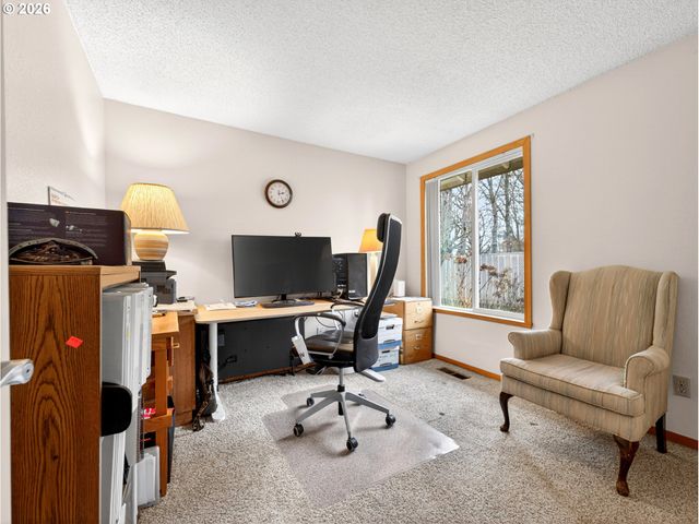 389 Se Palmblad Dr, Gresham, OR 97080