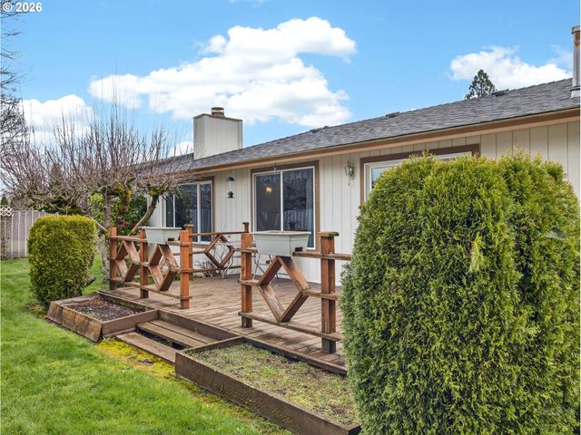 389 Se Palmblad Dr, Gresham, OR 97080