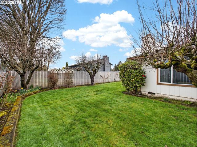 389 Se Palmblad Dr, Gresham, OR 97080