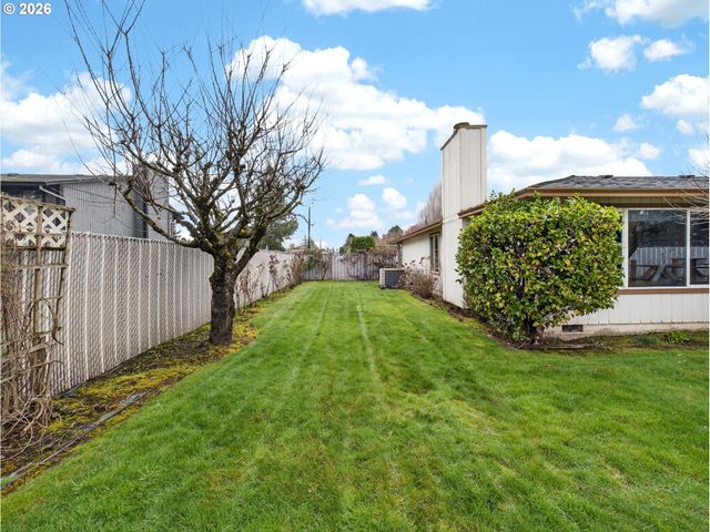 389 Se Palmblad Dr, Gresham, OR 97080