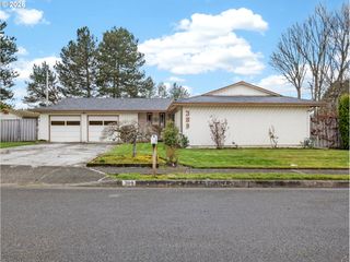 389 Se Palmblad Dr, Gresham, OR 97080