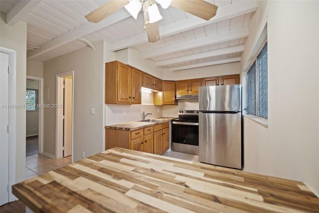 766 NW 42nd St c, Oakland Park, FL 33309