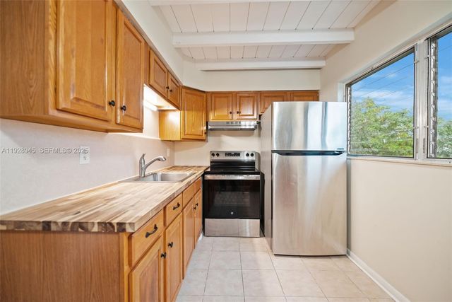 766 NW 42nd St c, Oakland Park, FL 33309