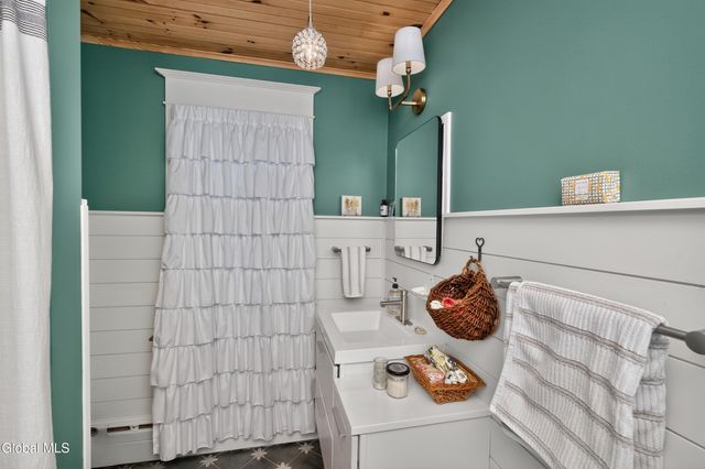 1593 Randolph Road, Schenectady, NY 12308