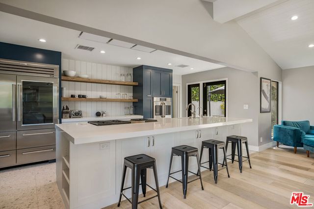 8400 Mulholland Drive, Los Angeles, CA 90046