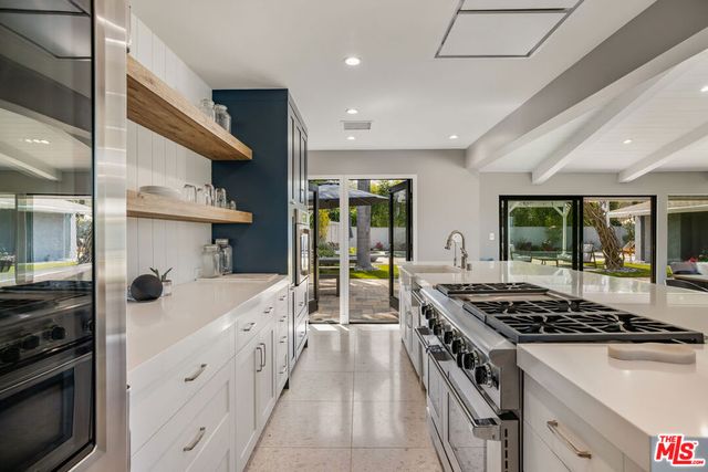 8400 Mulholland Drive, Los Angeles, CA 90046