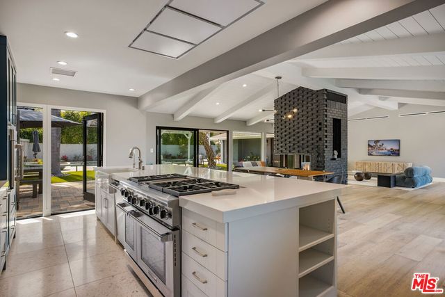 8400 Mulholland Drive, Los Angeles, CA 90046