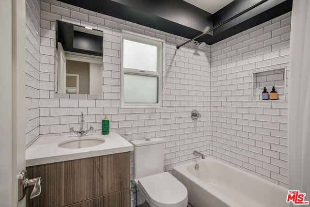 8400 Mulholland Drive, Los Angeles, CA 90046