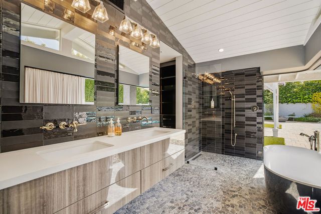 8400 Mulholland Drive, Los Angeles, CA 90046