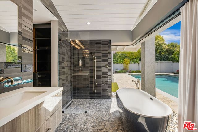 8400 Mulholland Drive, Los Angeles, CA 90046