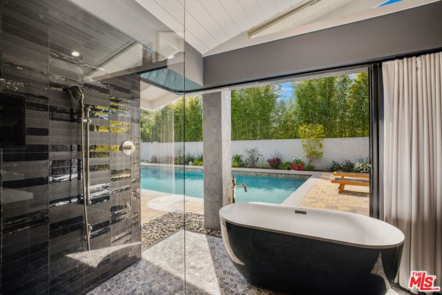 8400 Mulholland Drive, Los Angeles, CA 90046