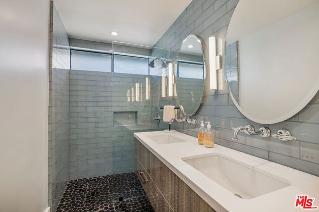 8400 Mulholland Drive, Los Angeles, CA 90046